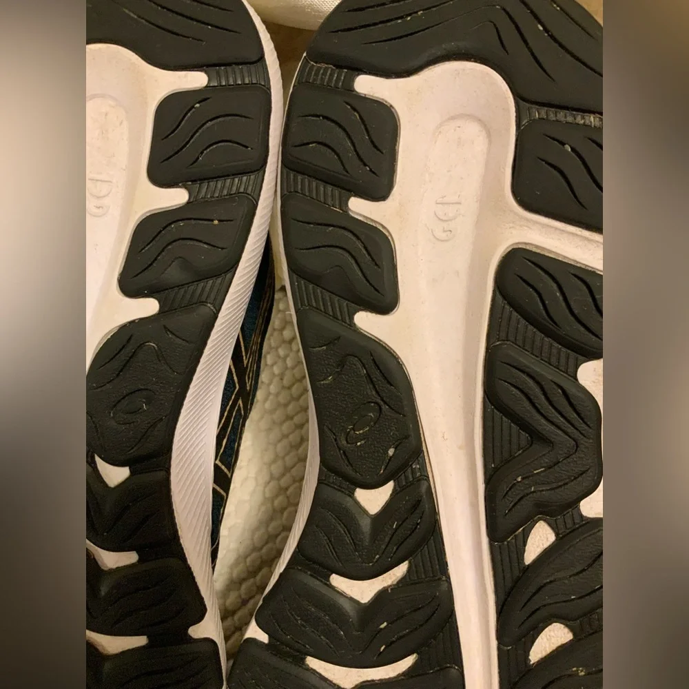 ASICS - Picture 10 of 10